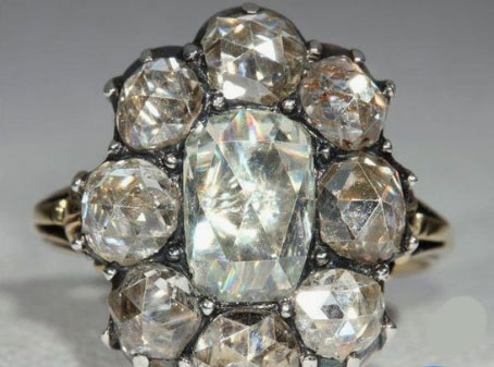 Bijou du XVIIIème Bague marguerite ou Pompadour, diamants, or, argent