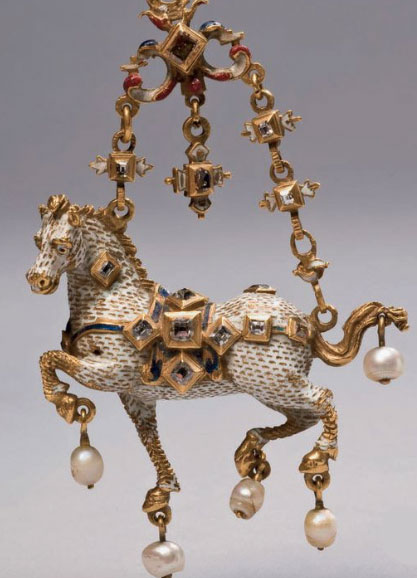 Bijou du XIX Pendant or émail perles fines diamants dans le goût Renaissance 