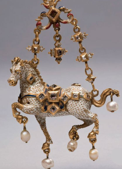 Bijou du XIX Pendant or émail perles fines diamants dans le goût Renaissance Bijou du XIX Pendant or émail perles fines diamants dans le goût Renaissance
