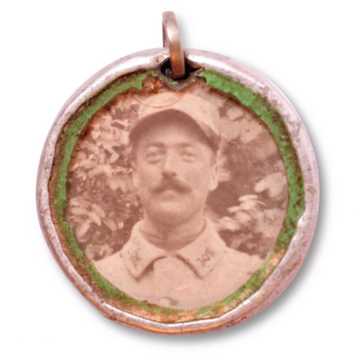 Bijou guerre 14-18 Médaillon photo de Poilu sous verre et métal Bijou guerre 14-18 Médaillon photo de Poilu sous verre et métal