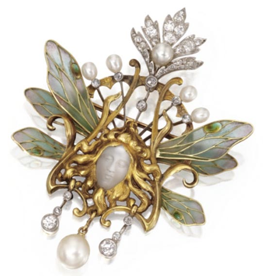Bijou Art Nouveau Broche Pierres de lune, perles fines, émail plique-à-jour, diamants, or, argent, Louis Aucoc