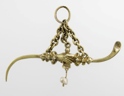 Bijou Renaissance Pendant cure-dent et cure-oreille, or, perle Bijou Renaissance Pendant cure-dent et cure-oreille, or, perle